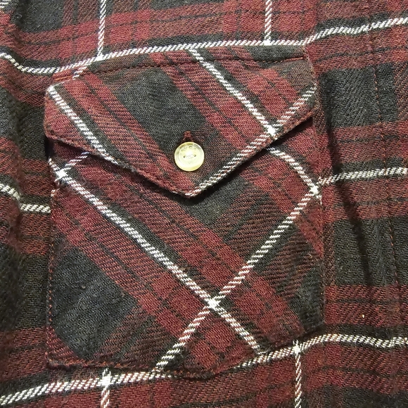 RVCA Flannel button-up shirt raw fray bottom hem size medium - Picture 5 of 5